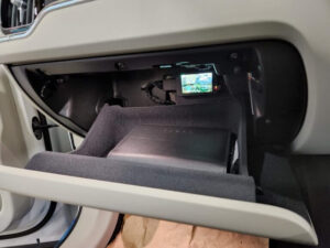 VOLVO XC60　AVインターフェイス・地デジチューナー・リアモニター・ドライブレコーダー(前後・4CH）取付