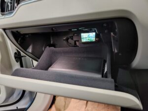 VOLVO XC60　AVインターフェイス・地デジチューナー・リアモニター・ドライブレコーダー(前後・4CH）取付