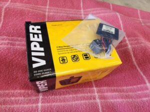 トヨタ ハイエース　VIPER3305V取付