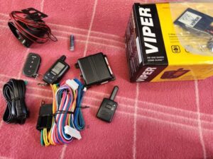 トヨタ ハイエース　VIPER3305V取付