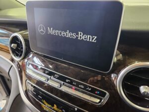 MercedesBenz V220d　AVインターフェイス/HDMIケーブル取付