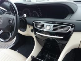 Mercedes Benz CL550 　AVインターフェイス・地デジチューナー取付