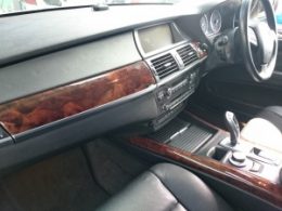 BMW X5　AVインターフェイス・地デジチューナー・バックカメラ取付