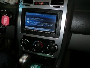 クライスラー 300C　カーナビゲーション取付